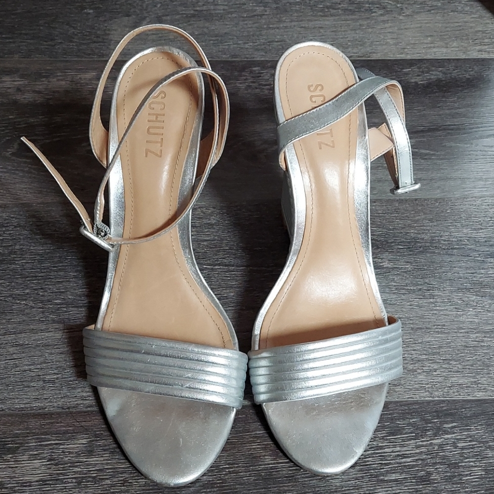 Schultz silver scrappy wedges size 10 b